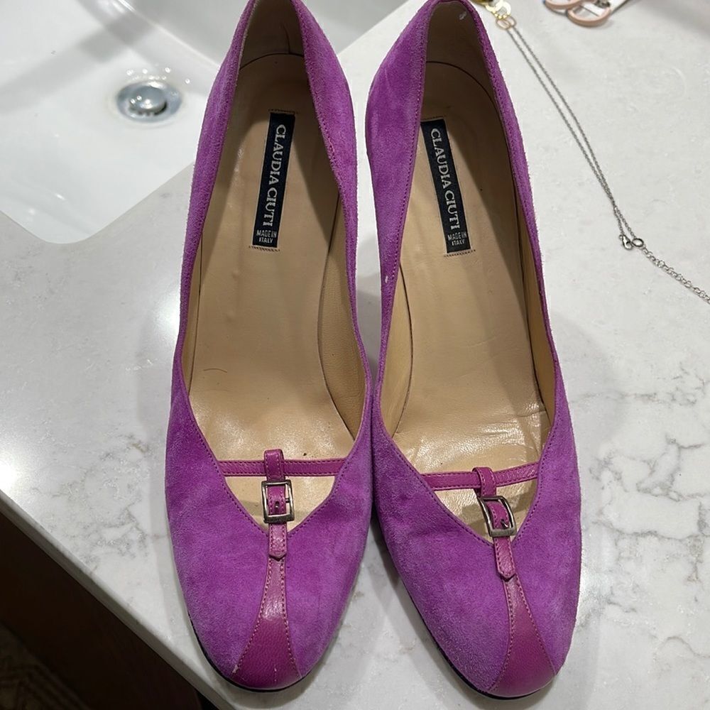 Beautiful fuschia lavender suede and leather heels.